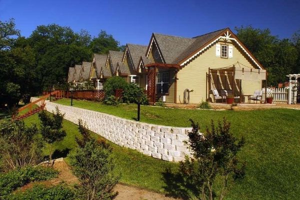 INN ON BARONS CREEK (Fredericksburg)